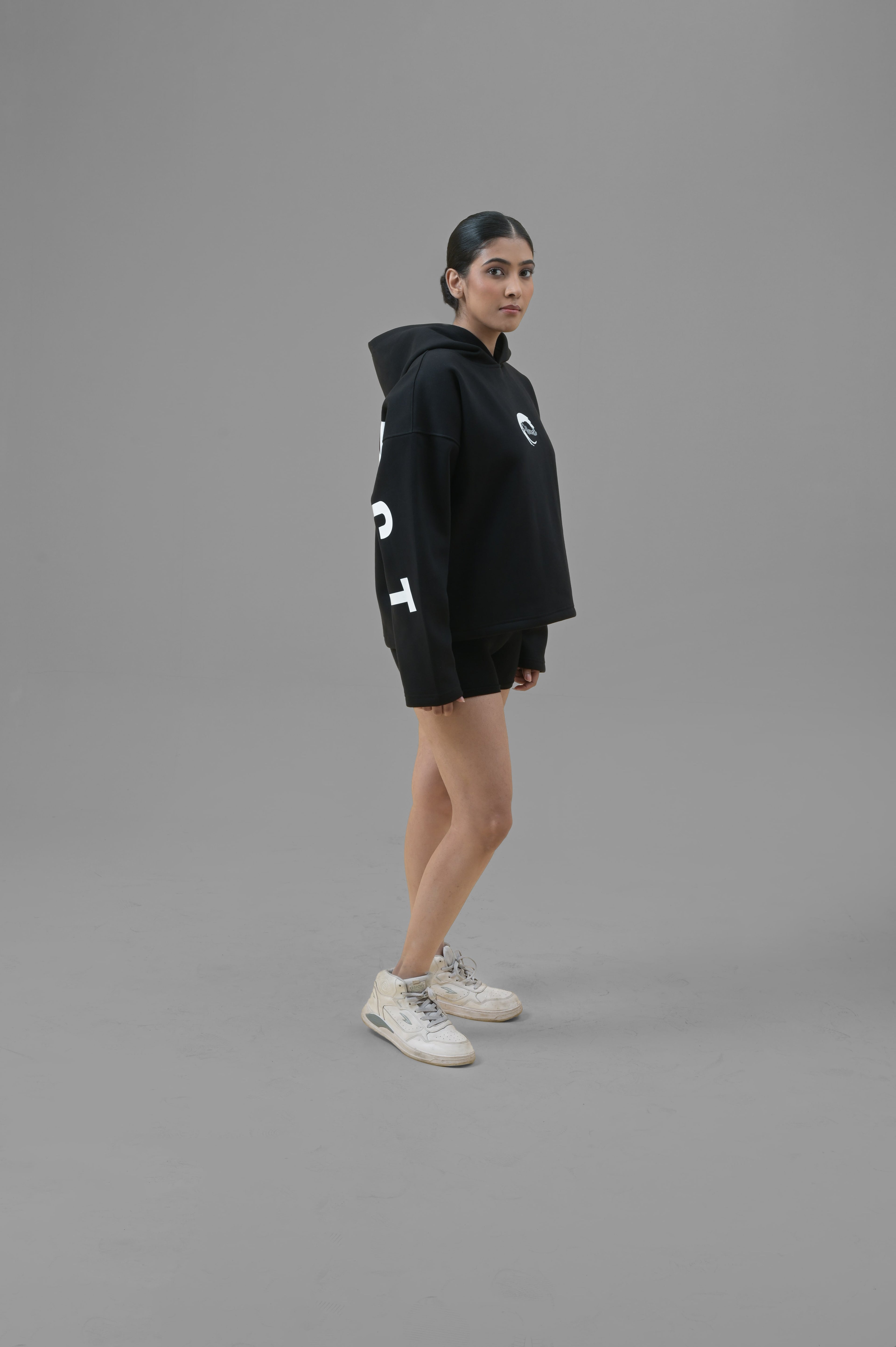 ALONSH OVERSIZED HOODIE – RAVEN (BLACK)