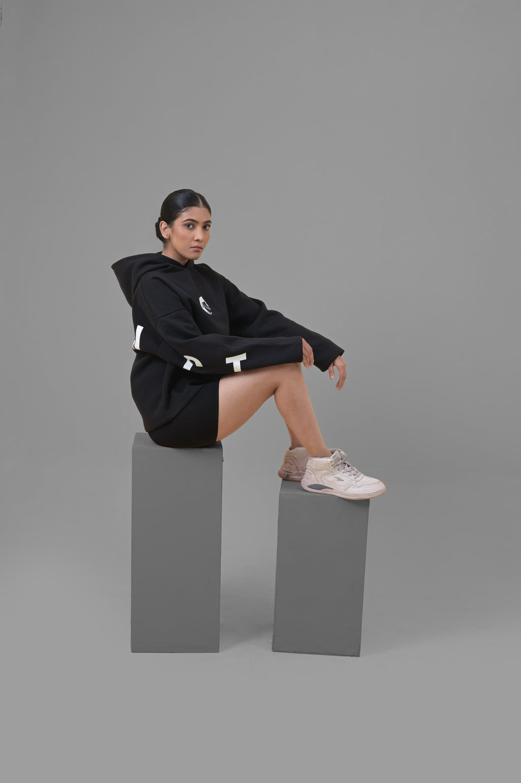 ALONSH OVERSIZED HOODIE – RAVEN (BLACK)