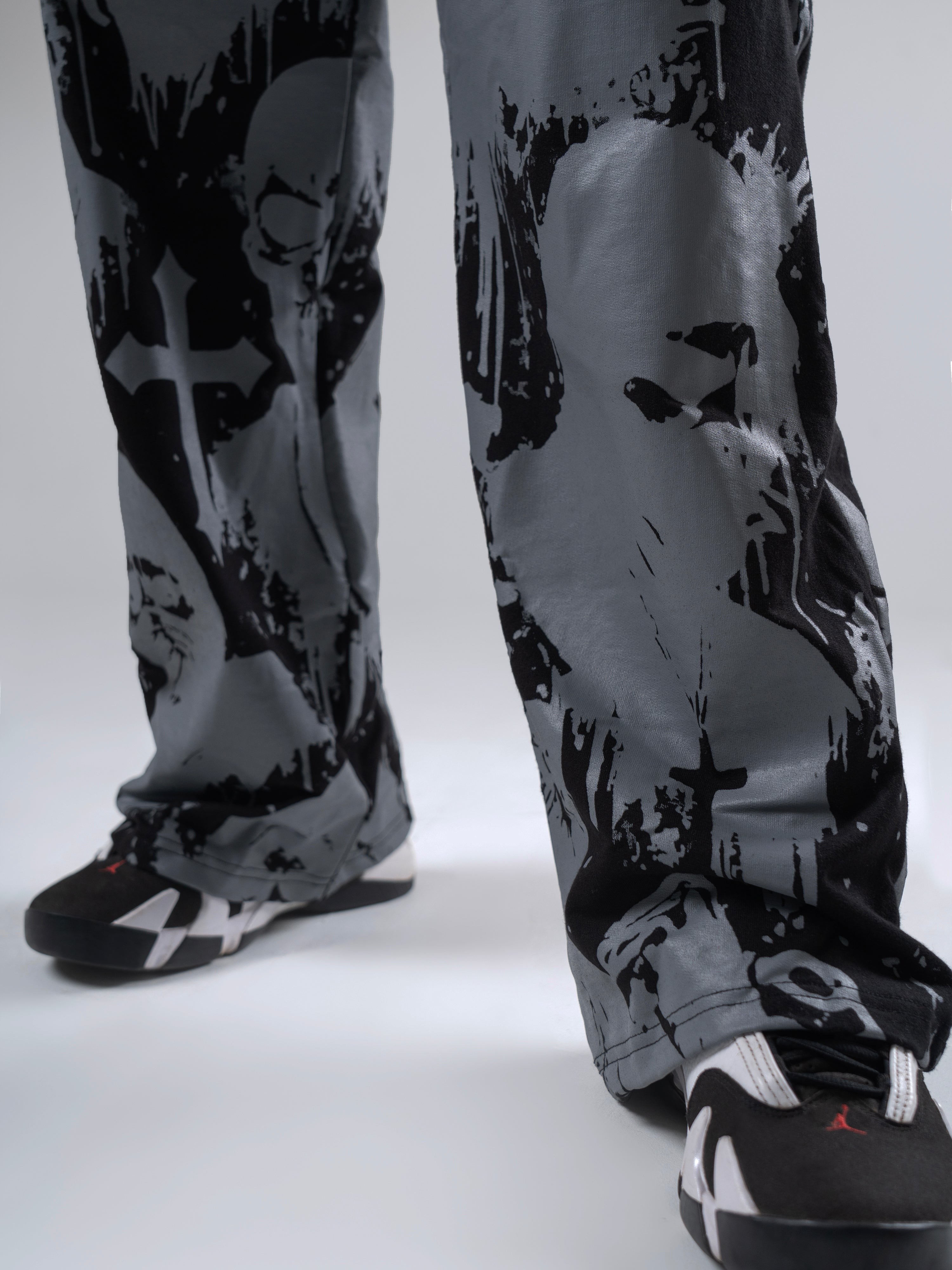 ALONSH UNISEX BAGGY TRACK PANTS – GHOZTIK (BLACK)