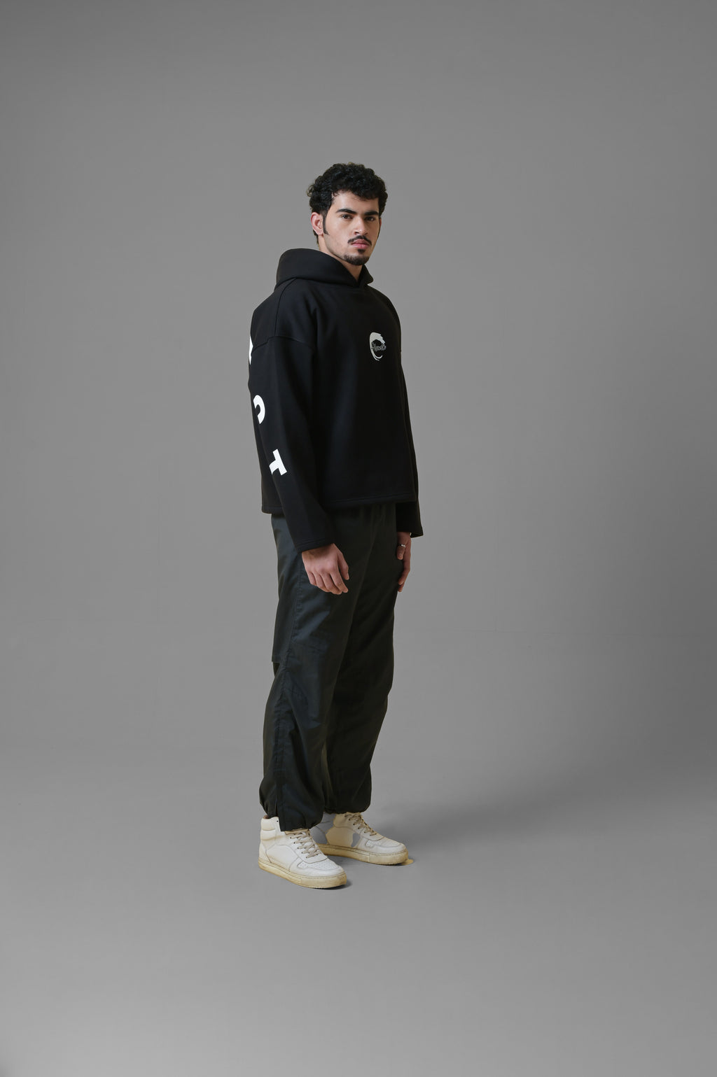 ALONSH OVERSIZED HOODIE – RAVEN (BLACK)