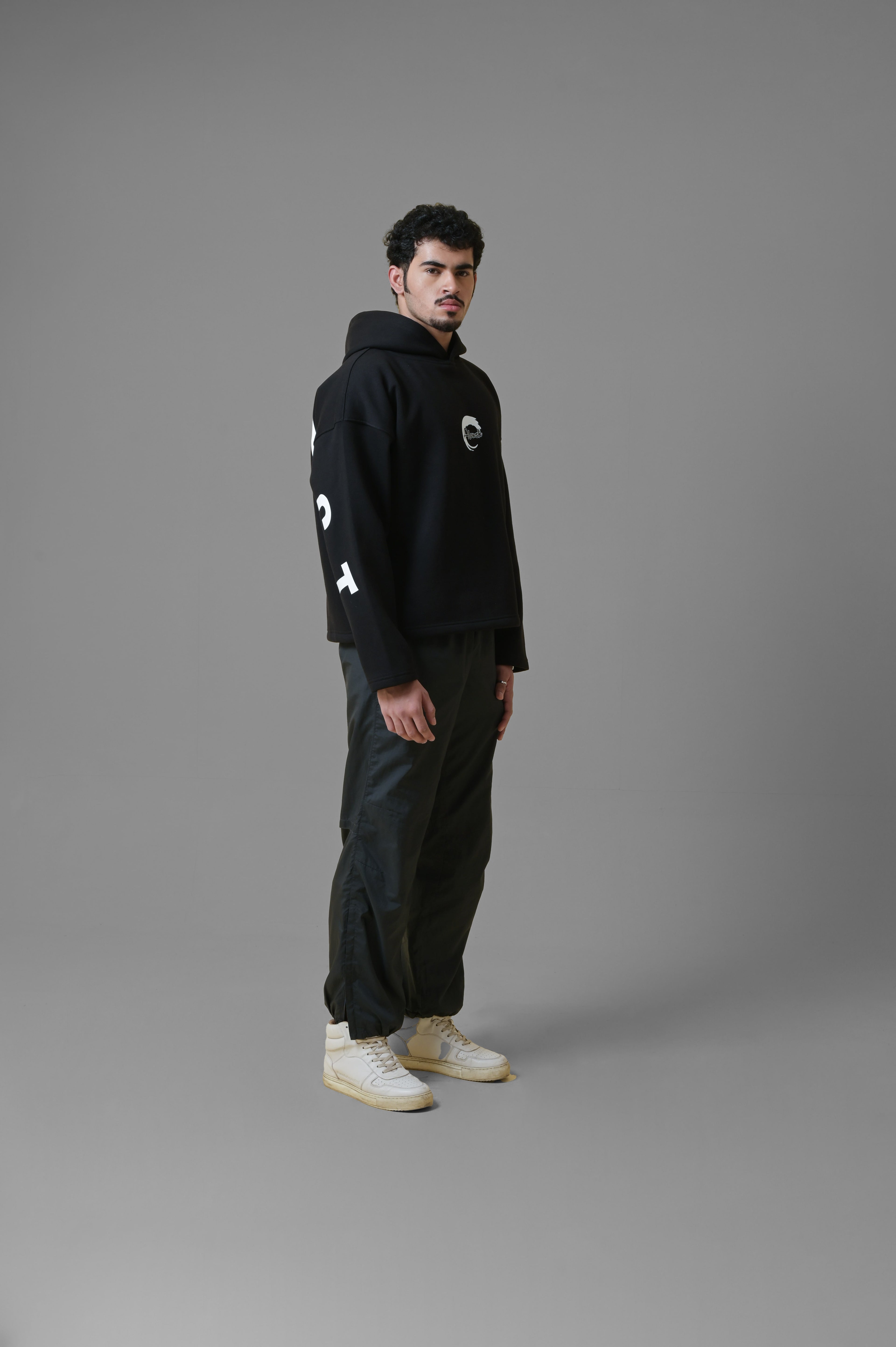 ALONSH OVERSIZED HOODIE – RAVEN (BLACK)